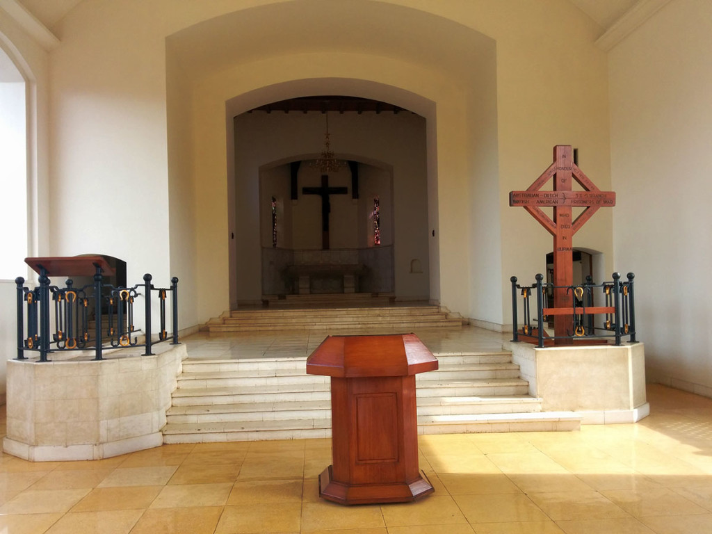 interior gereja ereveld menteng pulo