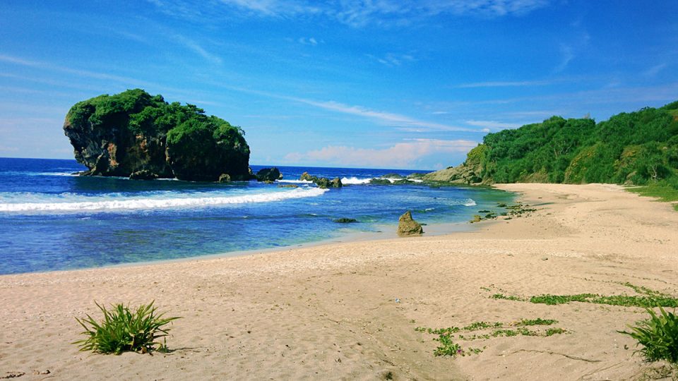 pantai jungwok serasa pantai pribadi