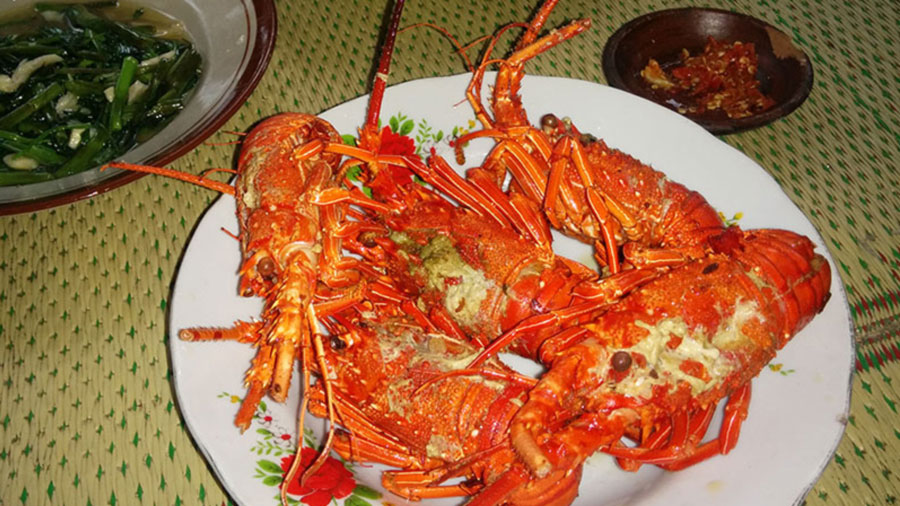 salah satu menu di kampung lobster pantai Sepanjang